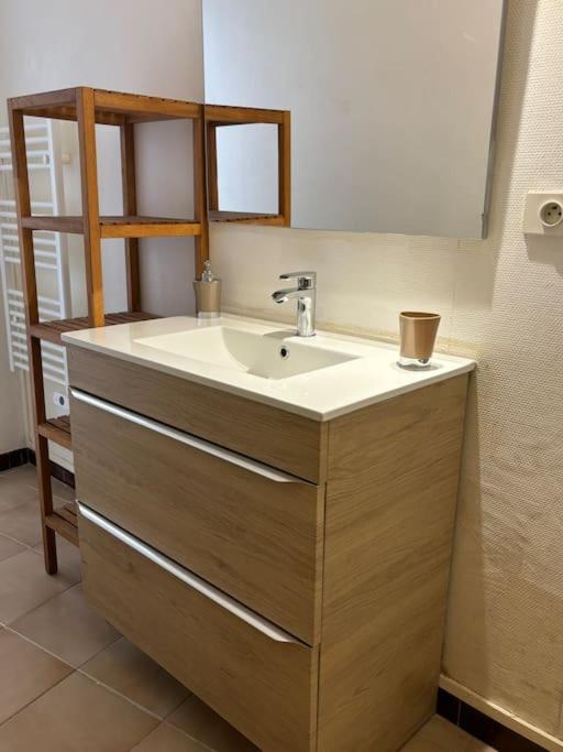 Maison De Ville Proche Mer, En Camargue Sur Le Chemin De Saint Jacques De Compostelle, Clim Reversible Vauvert Buitenkant foto